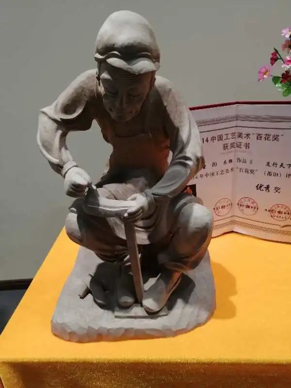 三十年磨一“剑”，余江雕刻因他更添一分色彩-4.jpg